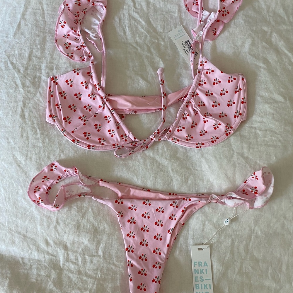 Frankie’s Bikini ALI RUFFLE BIKINI